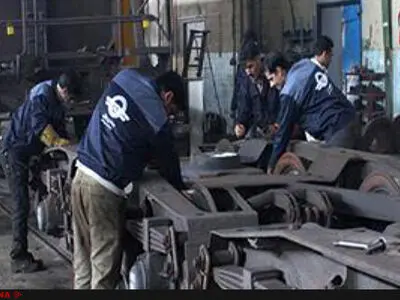 بهبود وضعیت کارگران مرکز تعویض وتعمیر بوژی راه‌آهن سرخس با اجرای طرح تجمیع