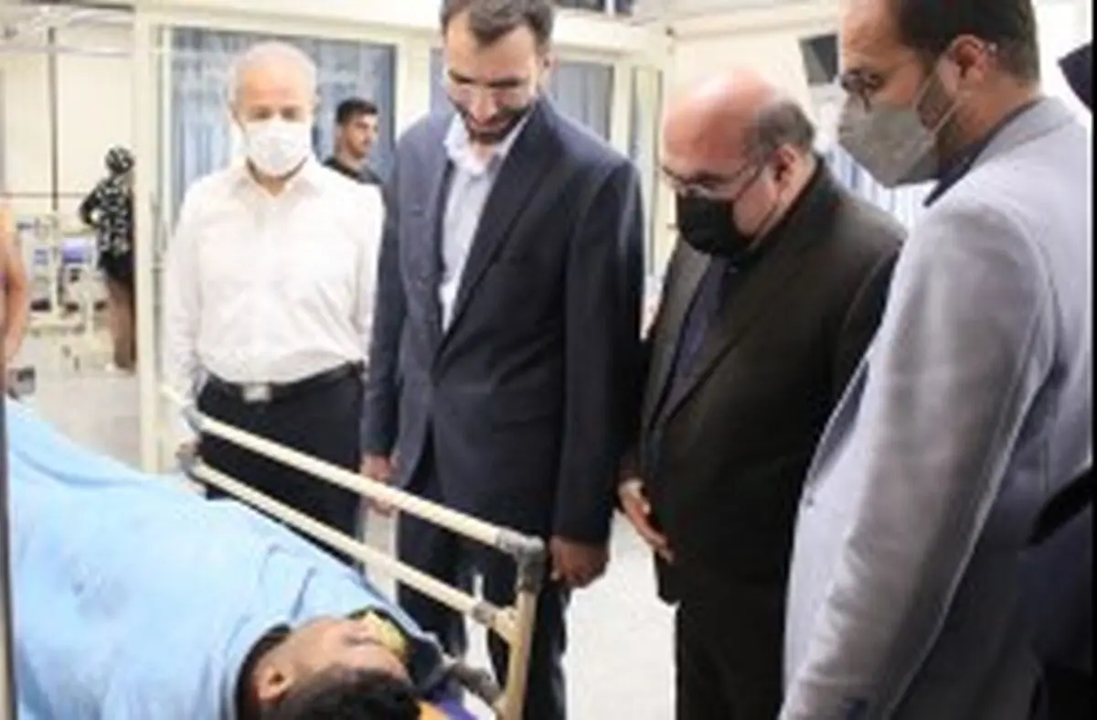عیادت مهدی کشاورز از مصدومین زمین لرزه در کیش