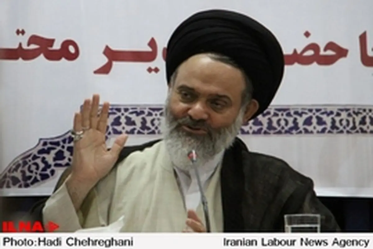 طلاب دچار سیاست‌زدگی و جناح‌گرایی نشوند