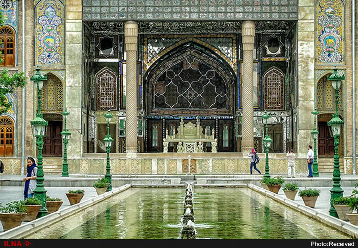 تخلفات در مجاورت کاخ گلستان ادامه دارد/ بازدیدکنندگان نوروزی کاخ گلستان، ۲ و نیم برابر ظرفیت تحمل/ نیازمند تعریف مسیر مشترک برای گردشگران هستیم