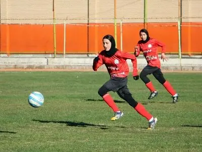 فوتبال بانوان کرمانشاه با چالش‌ها دست و پنجه نرم می‌کند