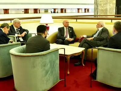 تاکید ظریف و فؤاد حسین بر اتخاذ گفتگوی سازنده برای کمک به تقویت امنیت و ثبات منطقه‌ای