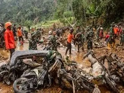 Indonesia searches for 19 after landslide at gold mine