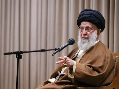 Supreme Leader urges Muslim countries to cut Zionist regime's lifeline
