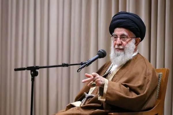 Supreme Leader urges Muslim countries to cut Zionist regime's lifeline