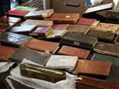 اهدای مجموعه اسناد خاندان پاکدامن همدانی به کتابخانه مجلس 