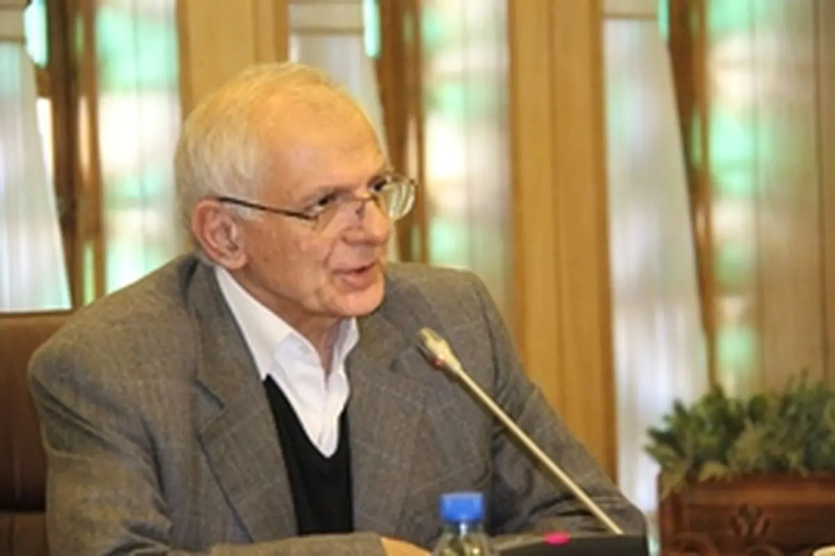 سیاستگذاری بخش صادرات و واردات توسط دولت باید به دور از افراط و تفریط باشد