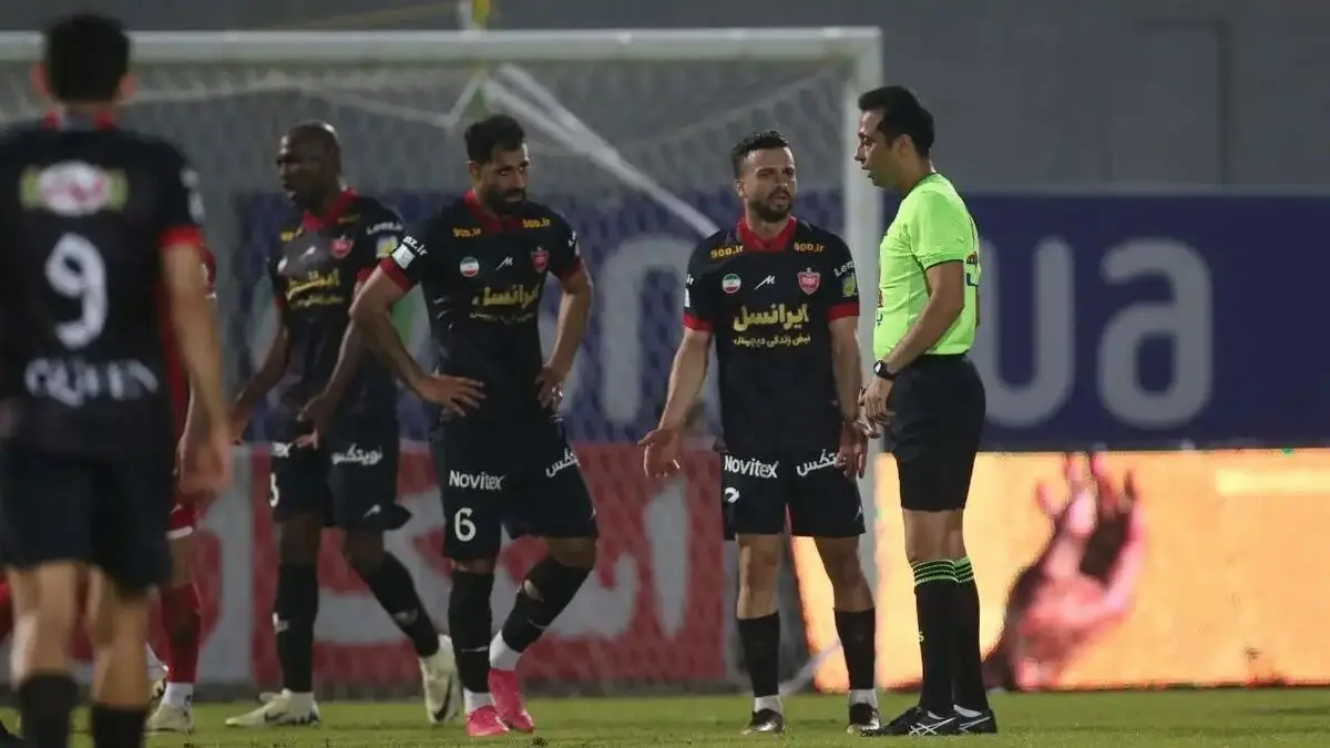 پرسپولیس هر بازی یک اخراج