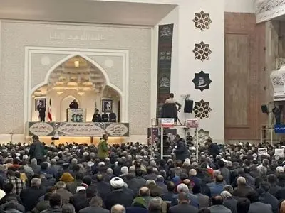 مردم مقتدرند و رهبری عزیز مانند کوه ایستاده است