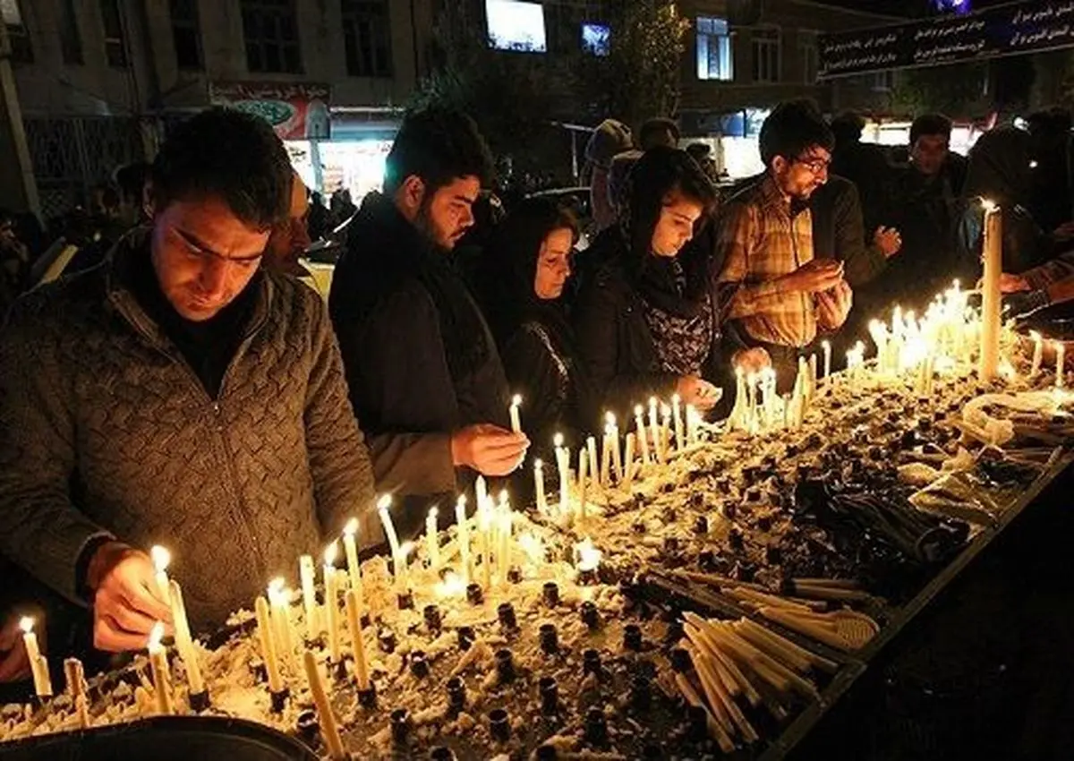 شمع هایی که در غم سوگ حسین بی صدا می سوزند و آب می شوند