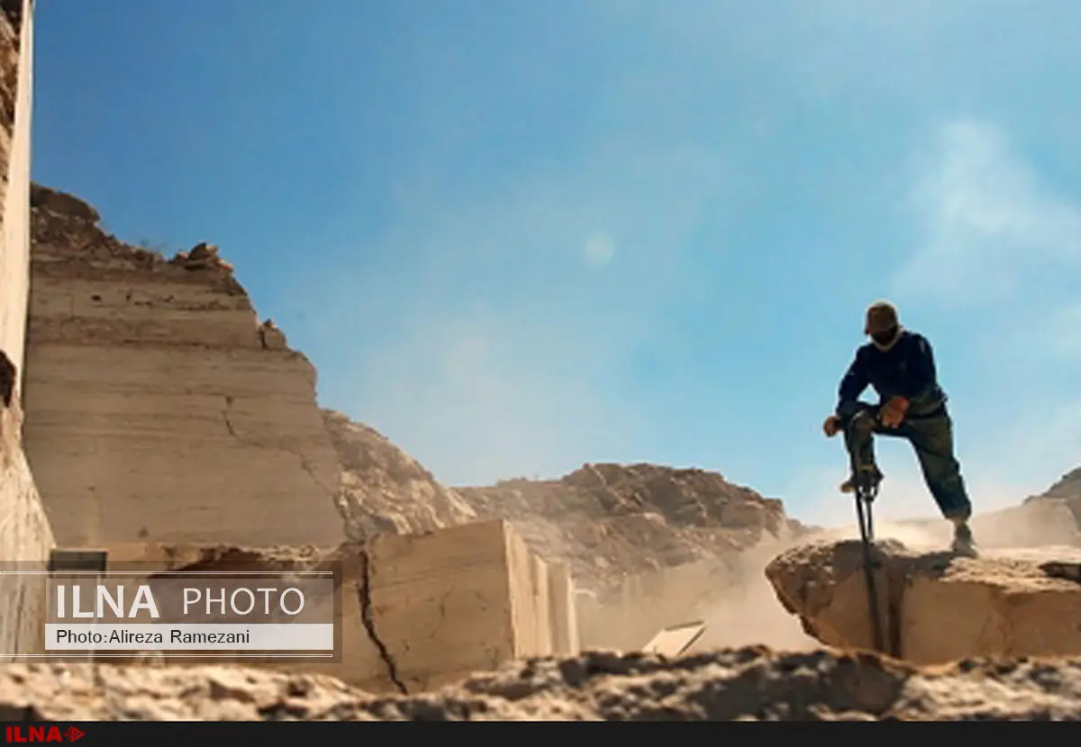 کشته و مصدوم شدن دو کارگر بر اثر سقوط بیل لودر درمعدن 