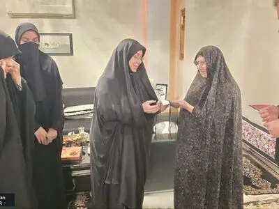 هدیه جالب فرزند امام(ره) به خانواده شهید امیرعبداللهیان