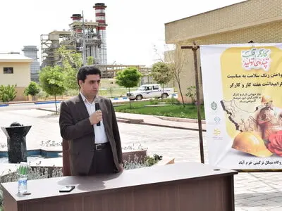 کارگران پرچم دار عرصه توسعه اقتصادی وسفیران رشد ورونق وتولید کشور هستند