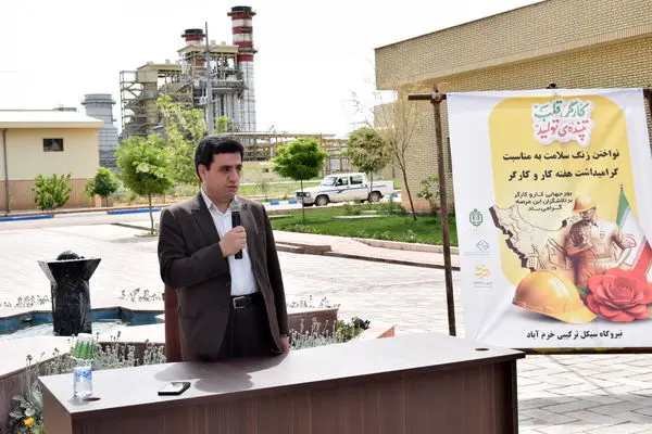 کارگران پرچم دار عرصه توسعه اقتصادی وسفیران رشد ورونق وتولید کشور هستند