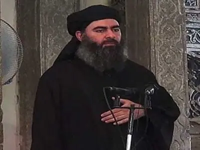 العراق یعلن مقتل مساعد لـ”البغدادی” وقادة آخرین فی غارة جویة غربی البلاد