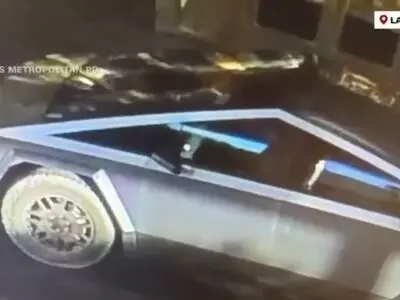 ویدیوی جدید از لحظه انفجار سایبر تراک تسلا مقابل هتل ترامپ