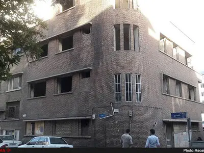 خانه شاملو در خیابان ویلا تخریب نمی‌شود
