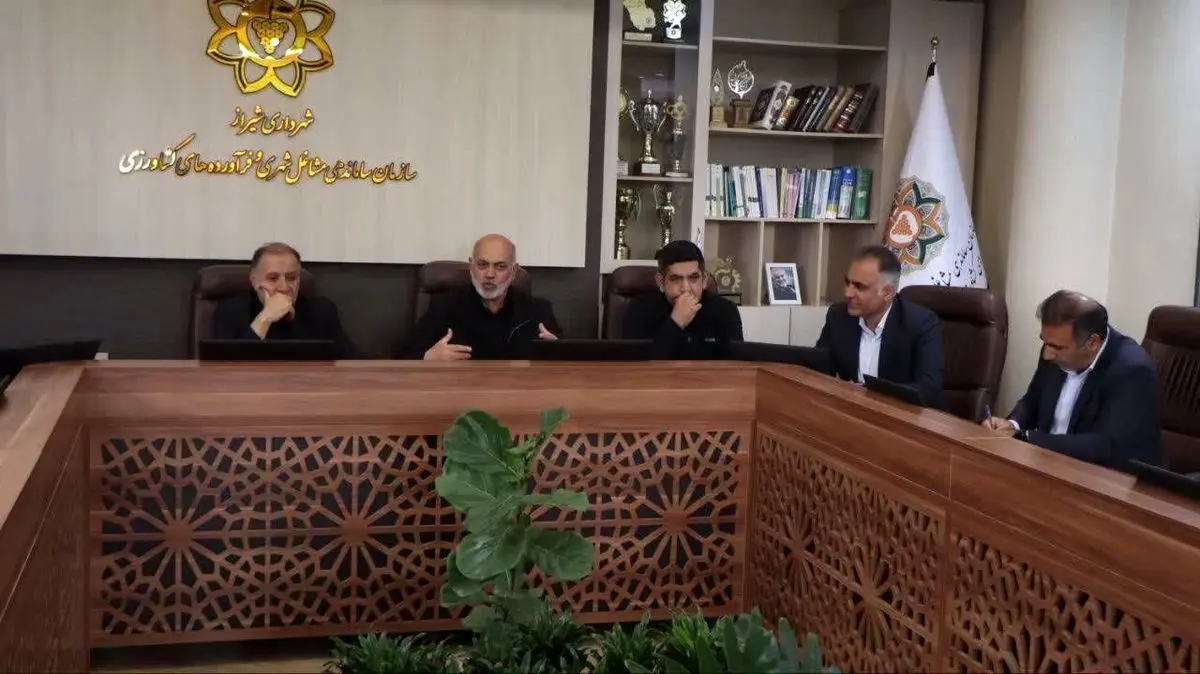 آغاز توزیع میوه شب عید در ۴۸ بازارچه شهرداری شیراز