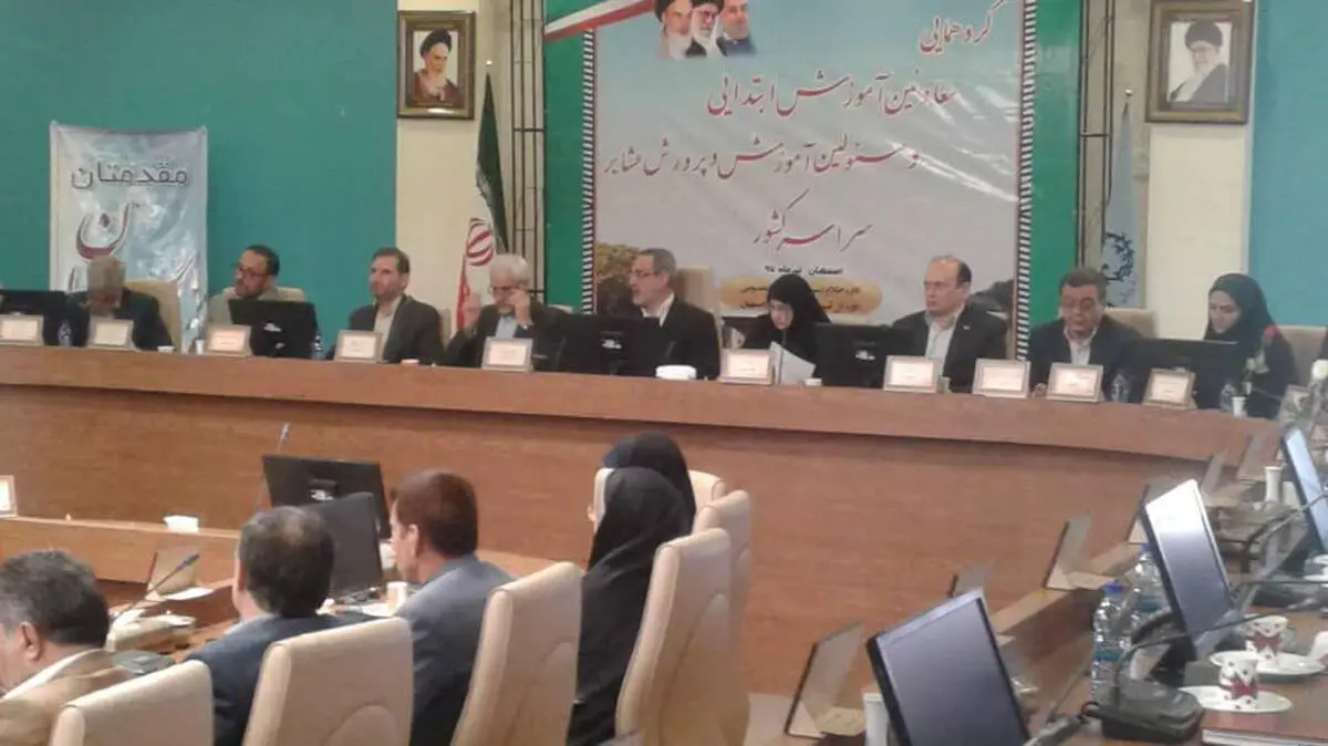 احترام به استقلال اقتصادی کشور باید در مدارس آموزش داده شود