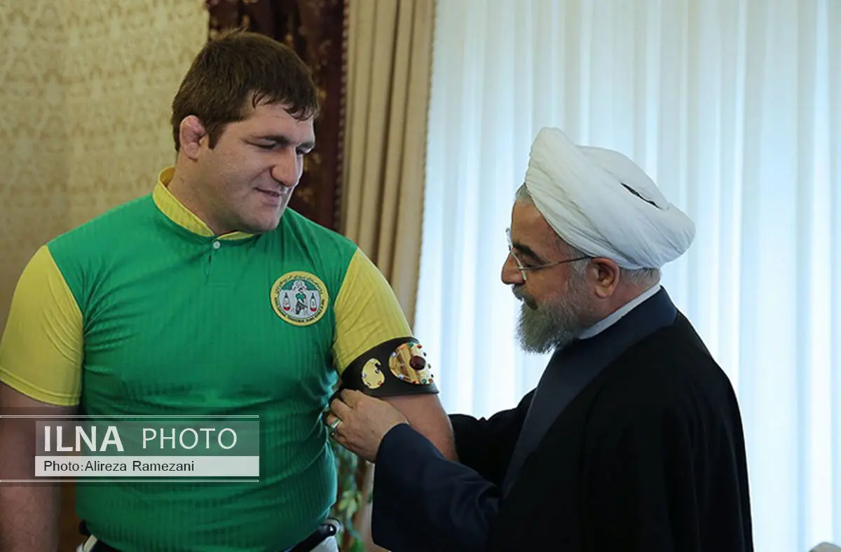 سنت حسنه اهدای بازوبند پهلوانی را احیاء کنید