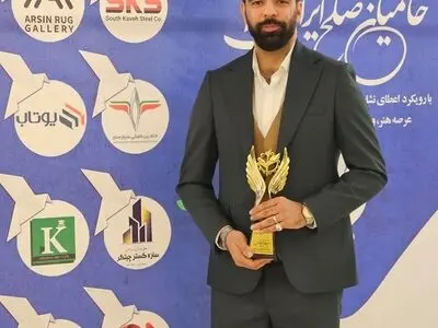 امیررضا طاهری برنده جایزه صلح سال شد.