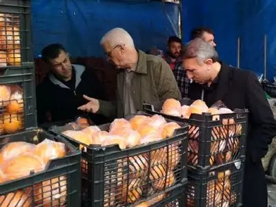 رصد غرفه‌ های عرضه میوه در آذربایجان‌ شرقی/ با غرفه‌داران متخلف برخورد می‌ شود