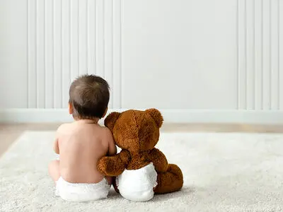 چه زمانی کودک شما می تواند استفاده از پوشک شبانه را متوقف کند؟