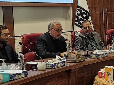 مردم به جای «خرید دلار و سکه» در «طرح‌های تحقیقاتی دارویی» سرمایه‌گذاری کنند 