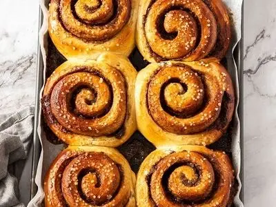 طرز تهیه رولت دارچین خوشمزه و خانگی