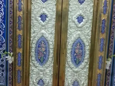 ورود یکی از درب‌های حرمین امامان عسکریین«ع» به بندر امام خمینی