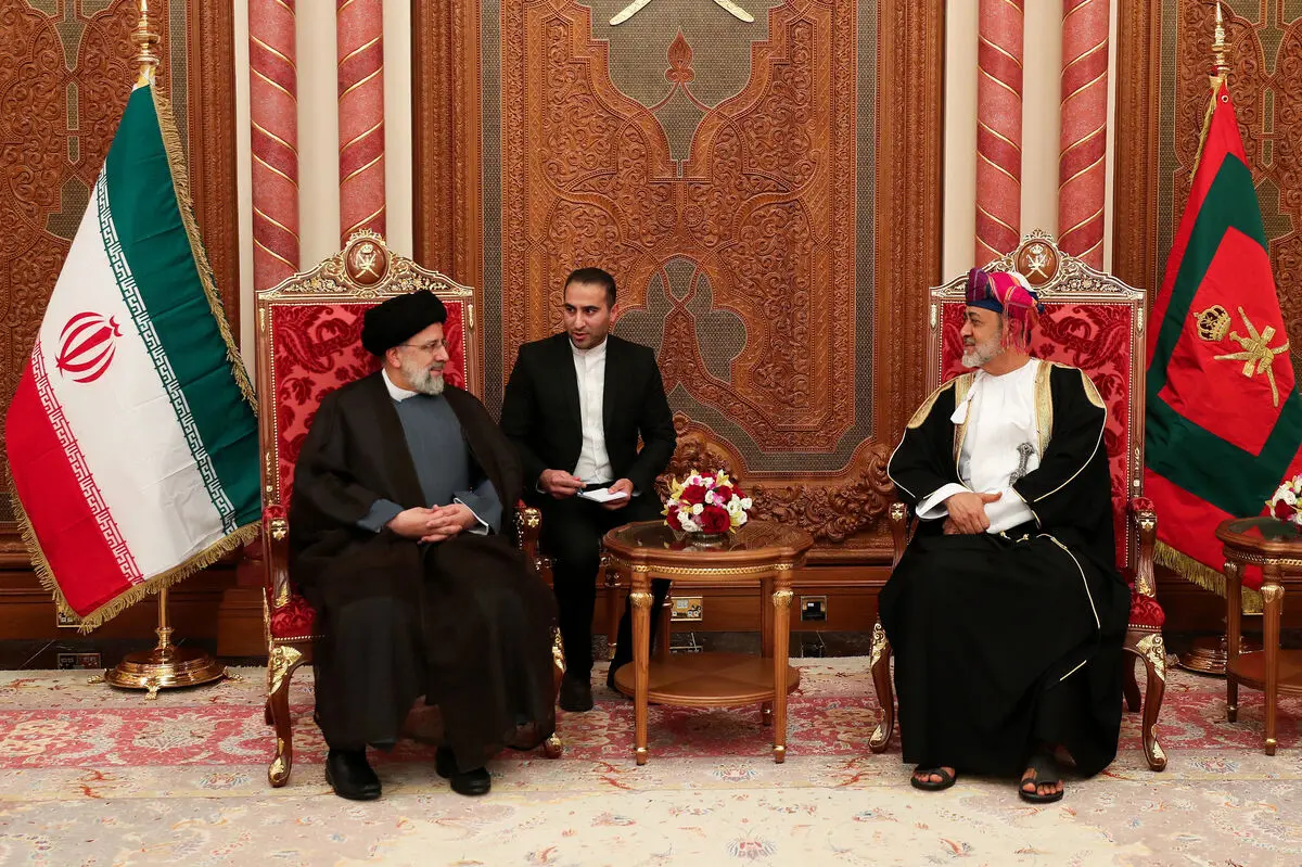 اهداف سفر هیثم بن طارق به تهران/ دود سفید مذاکرات ایران و آمریکا از مسقط بلند می‌شود؟