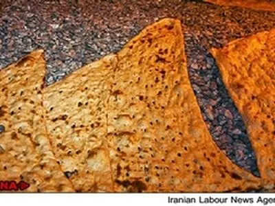 هر قرص نان با وزن ۴۵۰ گرم، ۱۳۰۰ تومان