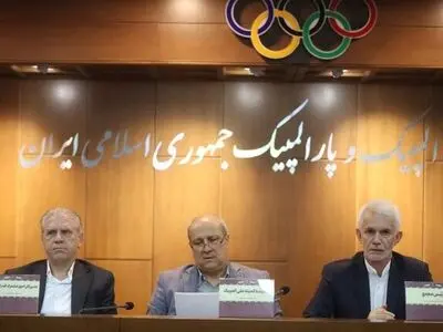 مناف هاشمی: کار احسان حدادی را سخت کردید!
