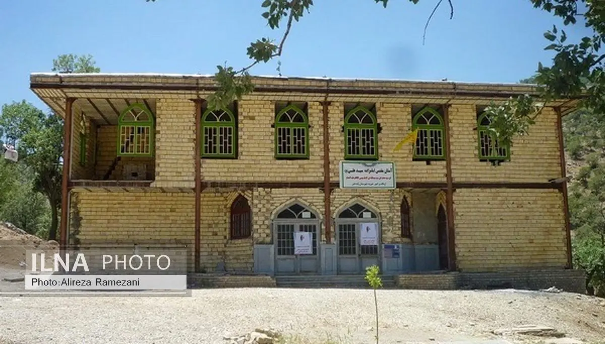 مرقد امامزاده سید علی پلدختر در تاریکی مطلق! کمکاری محرز مسئولان