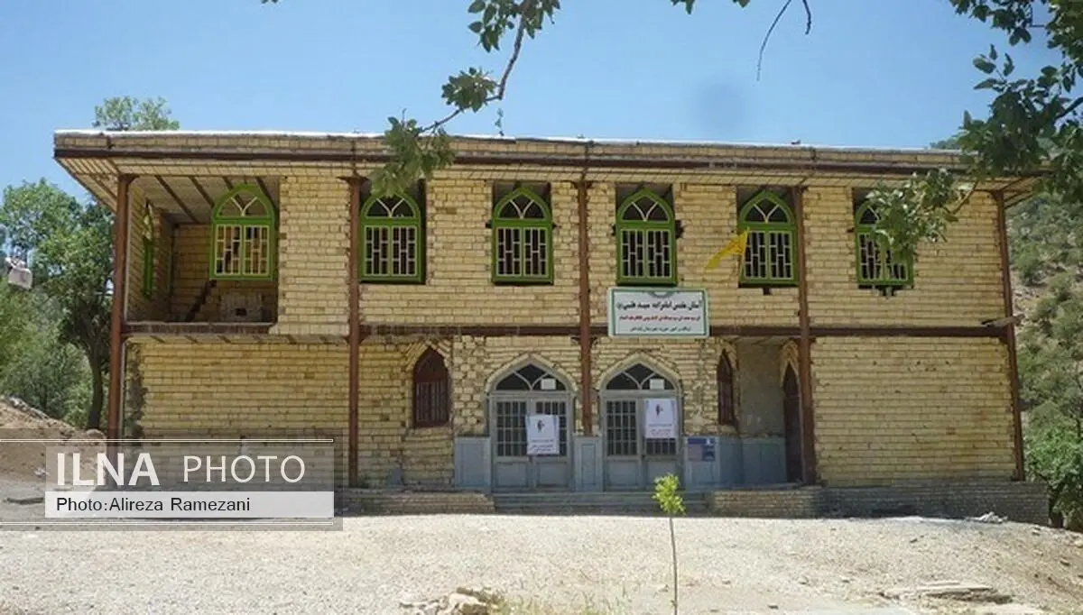 مرقد امام‌زاده سید علی پلدختر در تاریکی مطلق! کم‌کاری محرز مسئولان