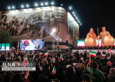 رونمایی از مجسمه «زانو زنندگان برابر ایران»