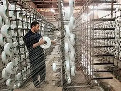 بازگشت به‌کار ۱۷۰ کارگر نساجی بروجرد/ قطار تولید به راه افتاد