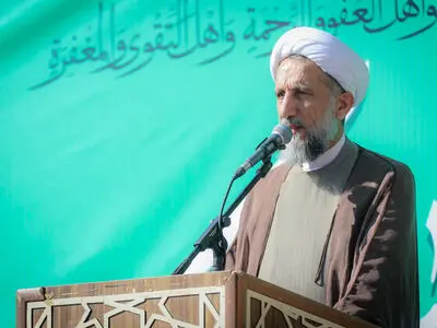 دشمنان بدانند که زمان هرگز به عقب برنمی‌گردد