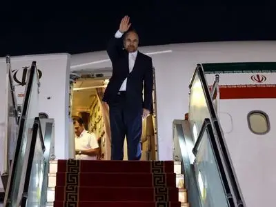 رئیس مجلس و هیأت پارلمانی همراه وارد تهران شدند