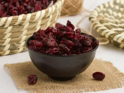 نکات مهم در تفت دادن زرشک برای خوشرنگ تر شدن آن