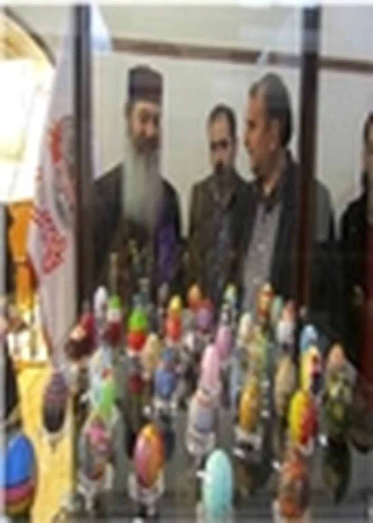 خلیفه کل ارامنه آذربایجان از نمایشگاه جشنواره تخم مرغ‌های نورزی تبریز بازدید کرد