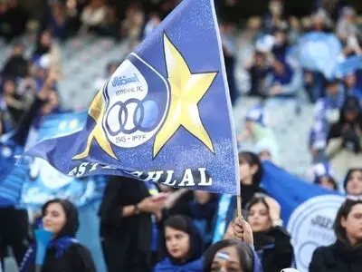 تصاویر اولین حضور بانوان استقلالی در ورزشگاه آزادی