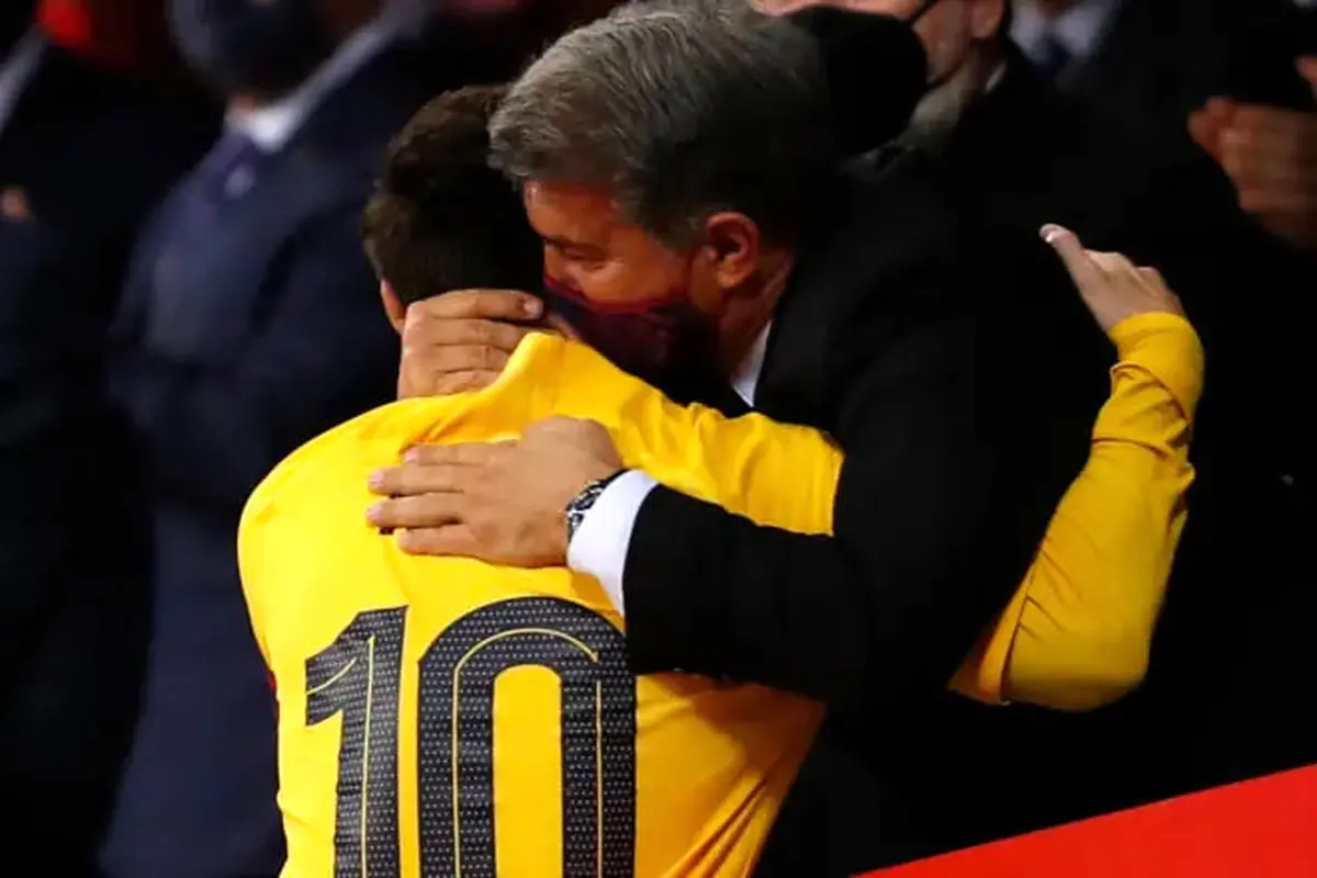 کتاب لاپورتا: مسی و ژاوی چطور از بارسلونا جدا شدند؟