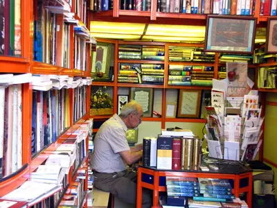 کسی حاضر نیست پیتزا را با کتاب عوض کند