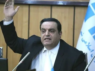 مدیری که شعارهای پوپولیستی می‌دهد، به وظایف ذاتی خود درست عمل کند
