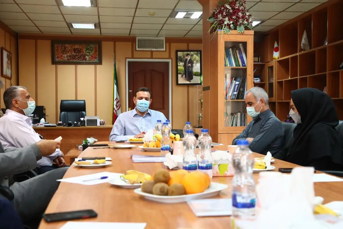 عزیزی‌خادم: این فدراسیون توصیه‌پذیر نیست/خواستار بازنگری قانون منع جذب خارجی‌ها هستم