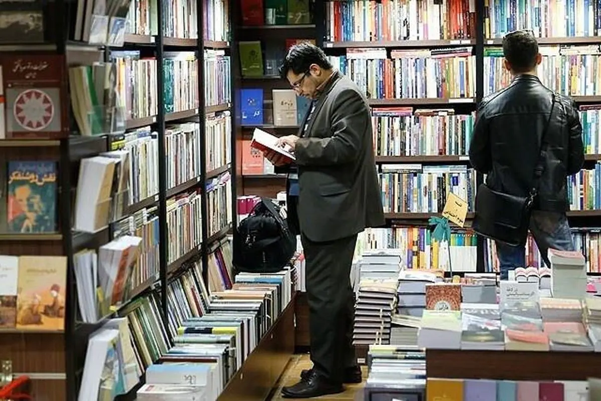 طرح ویژه «میلاد نور» در بازار کتاب موسسه خانه کتاب و ادبیات ایران اجرا میشود