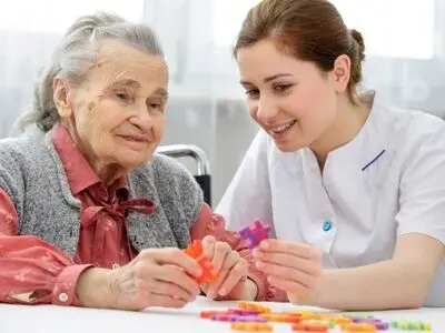 خدمات پرستاری و نگهداری سالمند