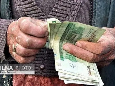 «گرانی دلار» دامان کارگران را گرفت/ سبد خوراکی‌ها ۵ میلیون و ۳۰۰ هزار تومان شد