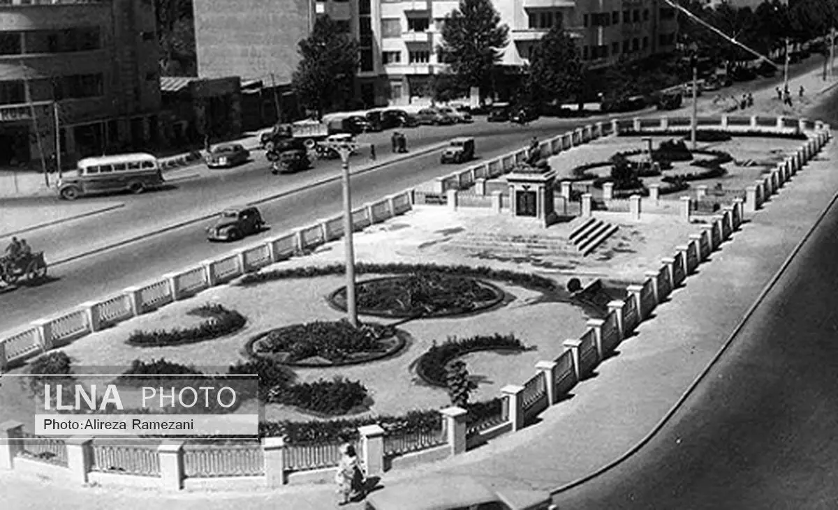 میدان فردوسی در دهه 20 + عکس